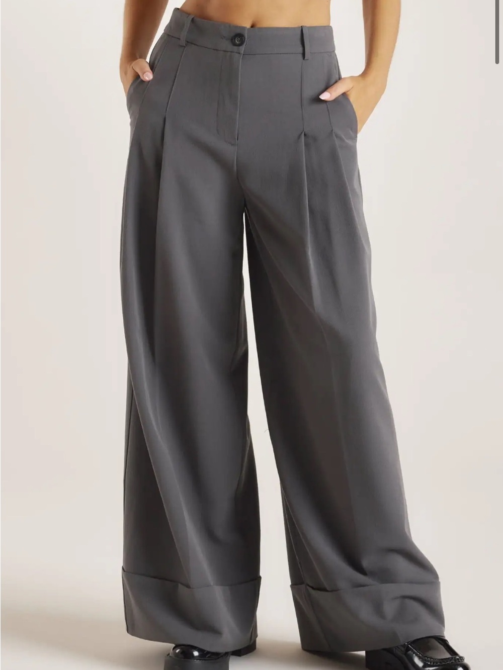 Wide-Leg Pleated Trousers - Gray